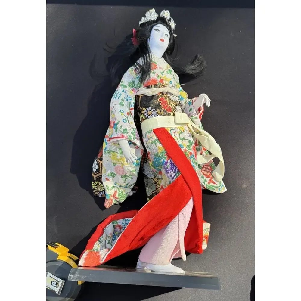 Japanese Geisha Silk Gold Kimono 17.5